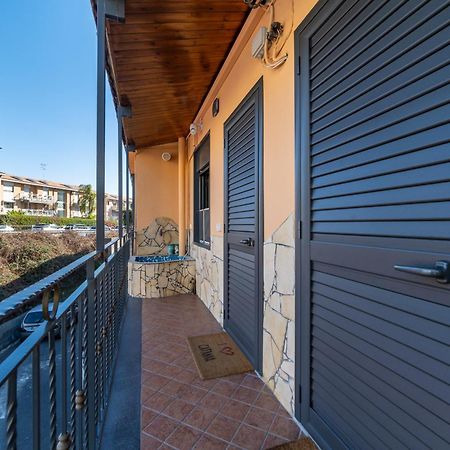 Casa La Scivola Apartment คาตาเนีย ภายนอก รูปภาพ